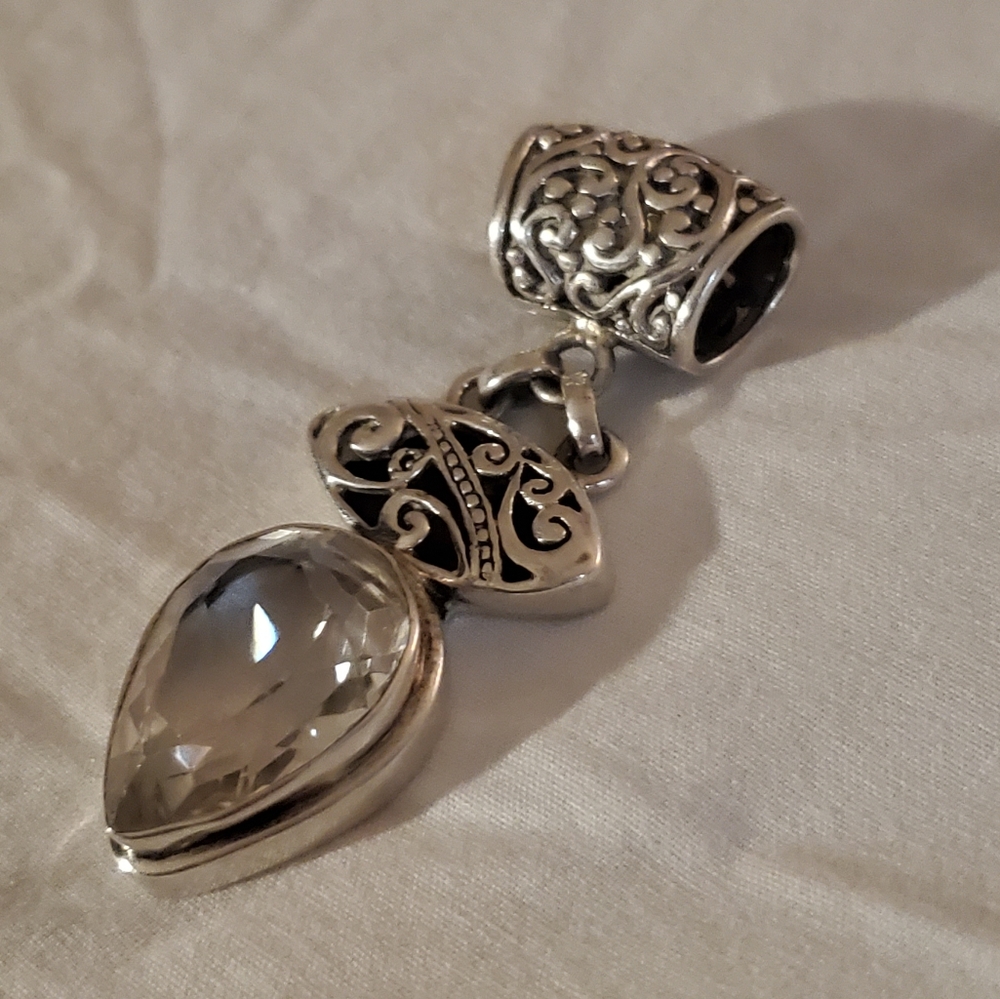 Gorgeous 925 silver pendent.